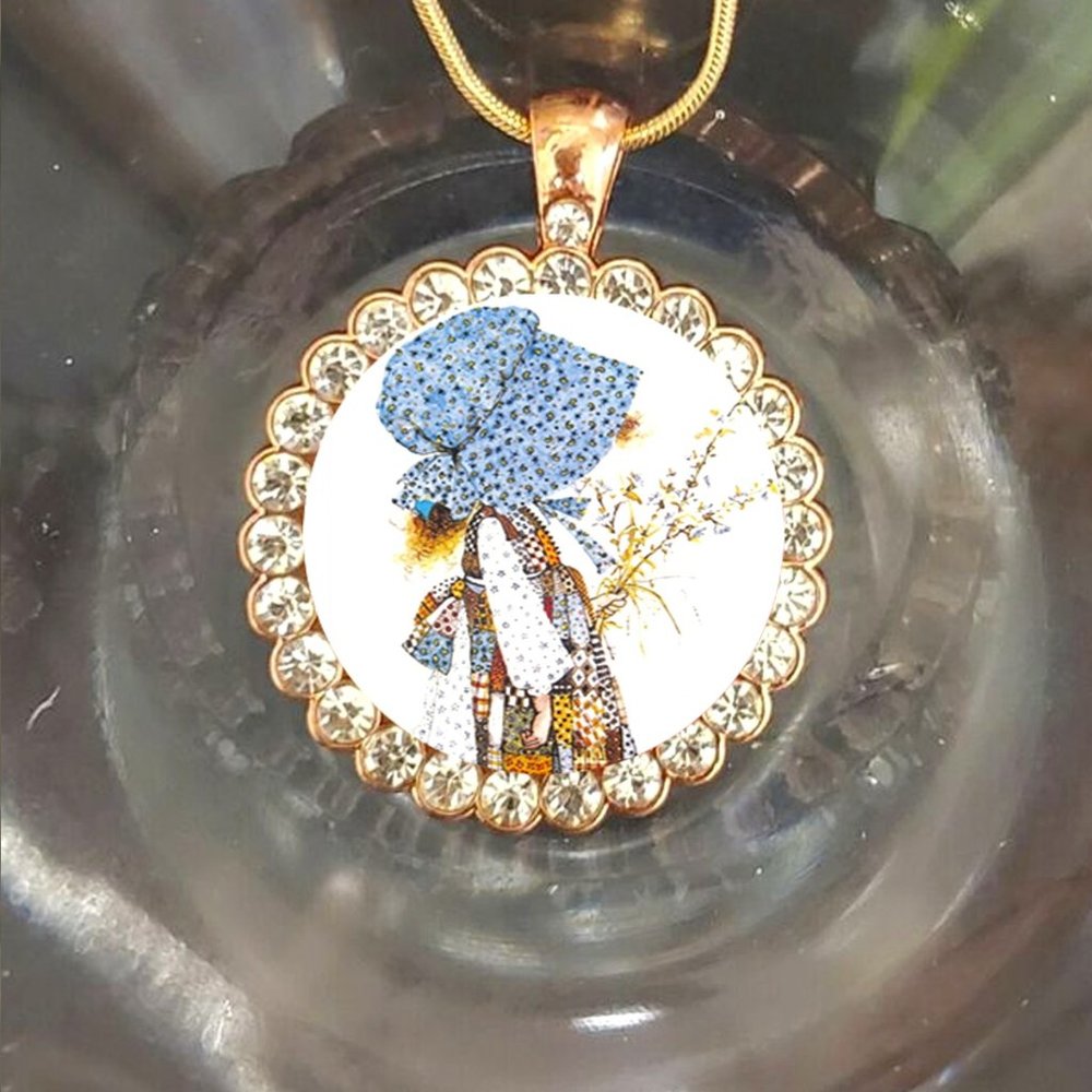 Holly Hobby Rose Gold pendant dressed in rhinestones in  gift box